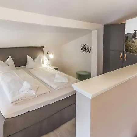 Villa Granitz, Ostseebad Sellin, Insel Ruegen, Muschelsucher