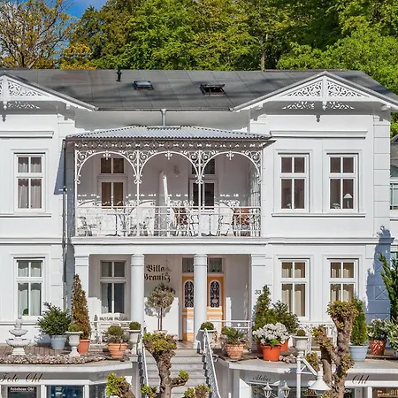 Villa Granitz, Ostseebad Sellin, Insel Ruegen, Muschelsucher *