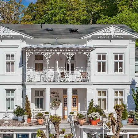 Villa Granitz, Ostseebad Sellin, Insel Ruegen, Muschelsucher